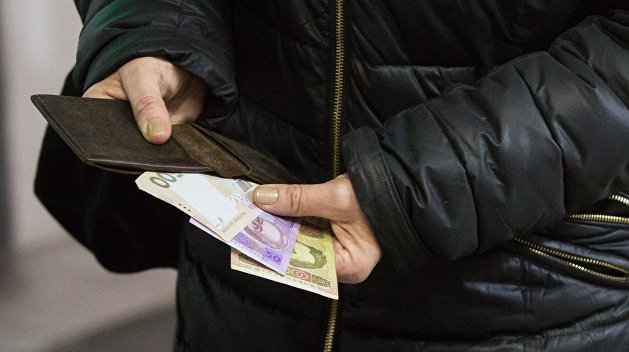 мвф подсчитал что украинцы в три раза беднее россиян. 1323507. мвф подсчитал что украинцы в три раза беднее россиян фото. мвф подсчитал что украинцы в три раза беднее россиян-1323507. картинка мвф подсчитал что украинцы в три раза беднее россиян. картинка 1323507. Получается, что доход граждан Белоруссии в два раза выше, чем граждан Украины, а в России — в три раза выше, чем на Украине. К тому же оказалось, что доходы украинцев ниже, чем у граждан Вьетнама и Монголии.