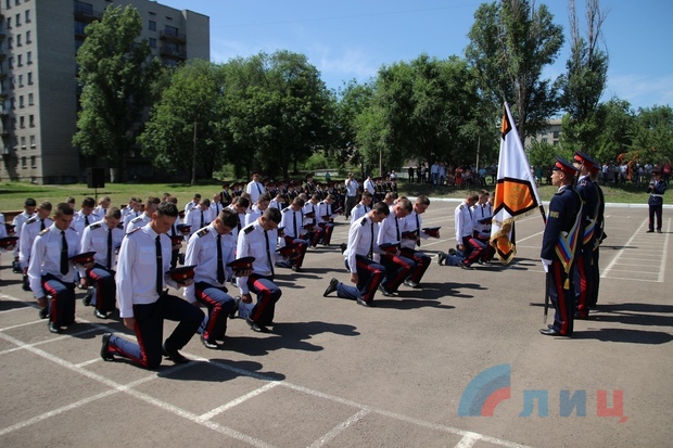 Кадетское луганск. Кадетское училище Луганск. Кадетский корпус Луганск. Луганский казачий кадетский корпус. Выпуск Луганского ВПУ 2013г.